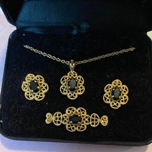Elegant Gold and Black Onyx Jewelry Set